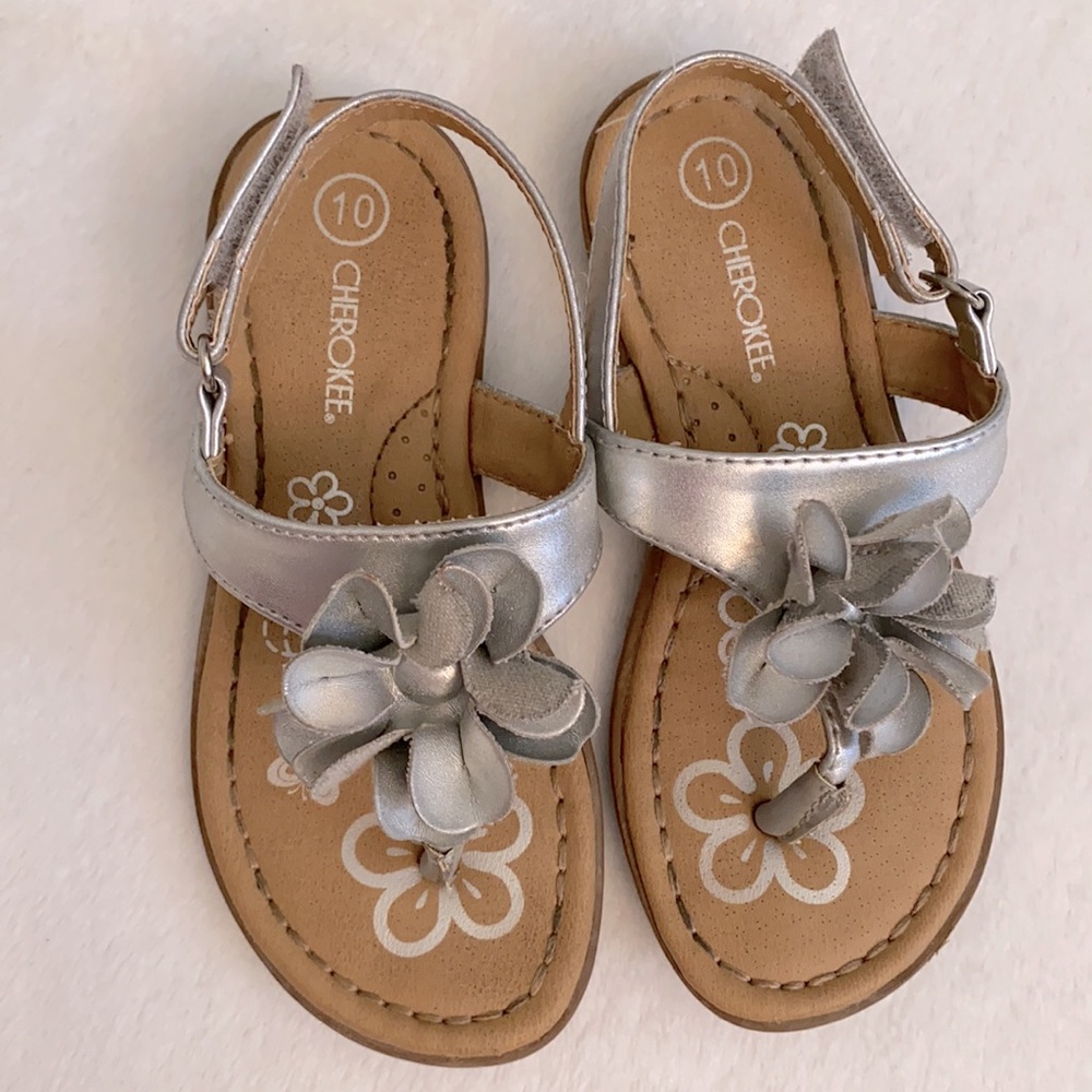 {Target} Cherokee | Silver Flower Spring/Summer Side Closure Sandal (10) - Picture 4 of 13